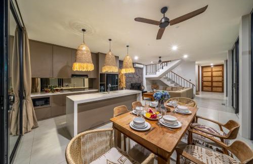 Batu Bolong Villa | Kammara 1 - Your Dream Getaway - Gorgeous New Villa with 4 Bedrooms, Amazing Views, and a Huge Pool!
