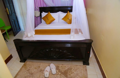 Kasese Hotel | Kamwe Kamwe Hotel & Spa