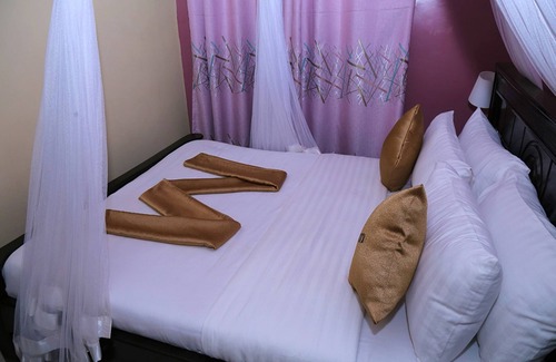Kasese Hotel | Kamwe Kamwe Hotel & Spa