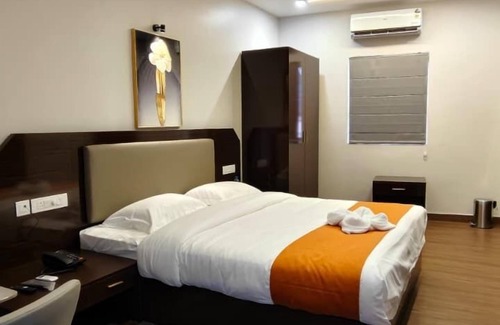 Thalassery Hotel | Kanak Residency