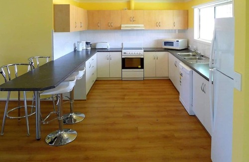 Baudin Beach House | Kangaroo Island in Style: Free WiFi, Beach Access, Wildlife, and Fishing!