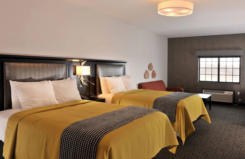 Independence Hotel | Kansas City Escape: Heated Pools, Whirlpool & Fitness Center | 3 Units