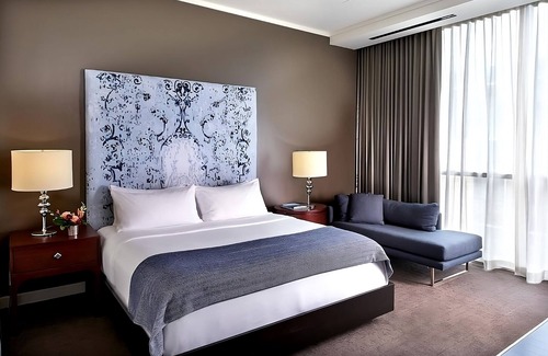 West Plaza Hotel | Kansas City Getaway! Minutes To National Museum Of Toys And Miniature