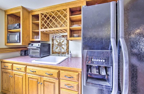 La Cygne Apartment | Kansas Countryside Studio w/Swimming Pond!
