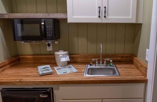 Hendersonville Hotel | Kanuga Inn & Lodging