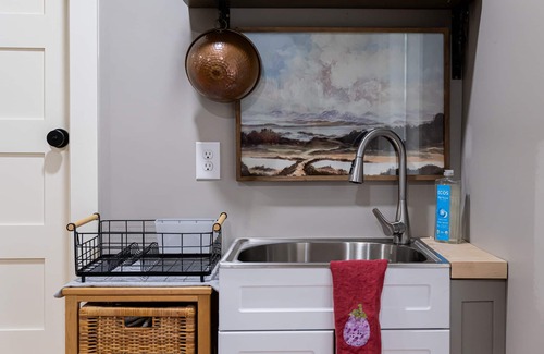 Historic Montford Apartment | Kanuga Suite Live Like a Local in Downtown Asheville