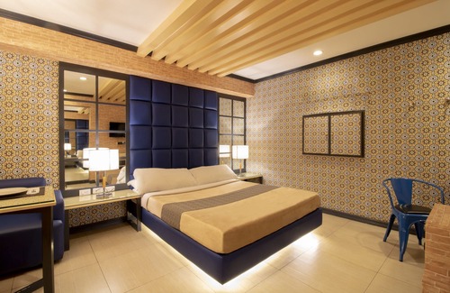 Manila Hotel | Kape Hotel