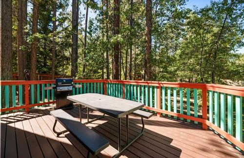 Summit Estates House | Kapers - Located in a beautiful quiet area of Big Bear Lake, walking distance to Snow Summit!