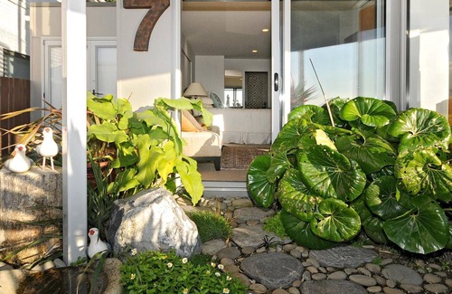 Pukerua Bay Bed & Breakfast | Kapiti Waves Beach Retreat