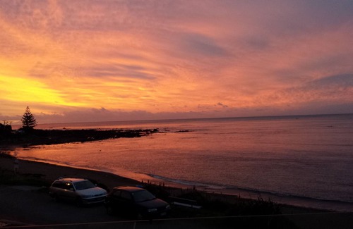 Pukerua Bay Bed & Breakfast | Kapiti Waves Beach Retreat