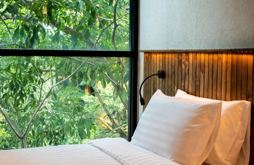 Khlong Tan Bed & Breakfast | Karaarom Hotel