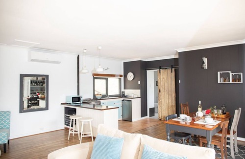 Blewitt Springs Cottage | Karawatha Cottages - PONDER COTTAGE