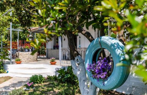 Skopelos Villa | Karderina Cozy Cottage by the River