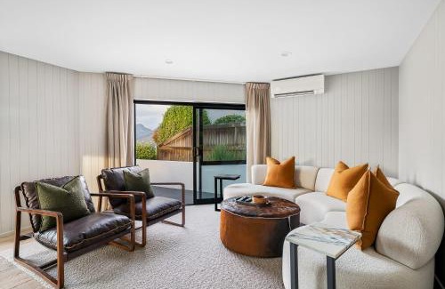 Queenstown House | Karearea- AC- Free Parking- BBQ- Hot Tub