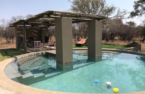 Leeupoort House | Kareefontein 8 Bedroom Lodge IKH1