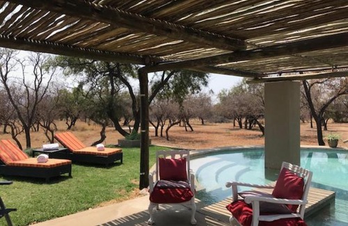 Leeupoort House | Kareefontein 8 Bedroom Lodge IKH1