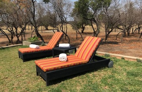 Leeupoort House | Kareefontein 8 Bedroom Lodge IKH1