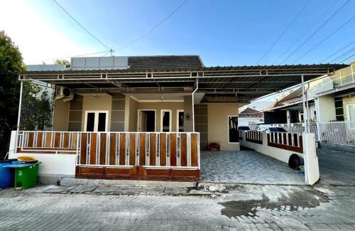 Yogyakarta House | Karenra Guest House In Downtown 3 Cheapest Rooms
