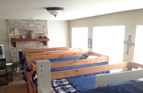 Linn Creek House | Karis Cottage - Private Pool and Dock on 20 Lakefront Acres