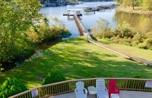 Linn Creek House | Karis Cottage - Private Pool and Dock on 20 Lakefront Acres