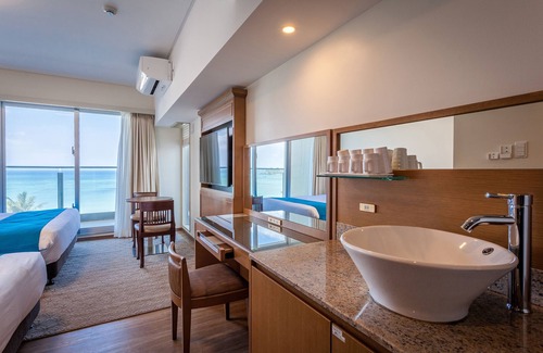 Nago Hotel | Kariyushi LCH Resort