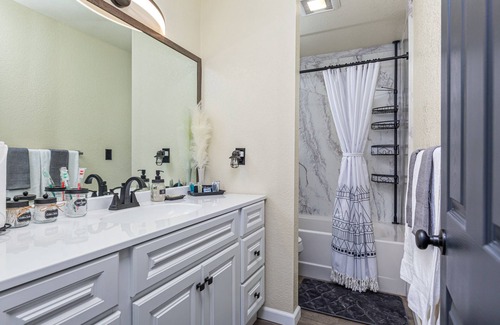 Fairview Condo | Karluk Oasis, Bright Luxury Condo, Near Downtown
