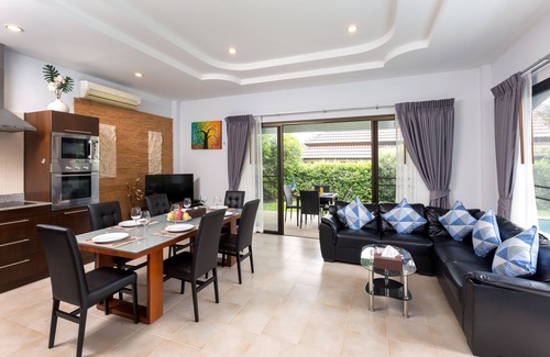 Karon Villa | Karon Beach Pool Villa