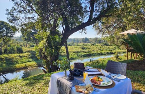 Maruleng Cabin | Karongwe - Becks Safari Lodge