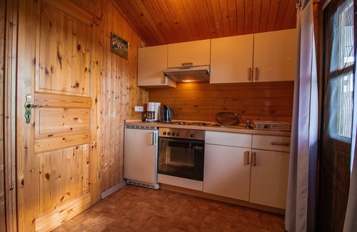 Detern Apartment | Karpfenhütte - Ferienhof Am Birkensee, 55125