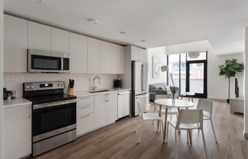 Red River Cultural District Apartment | Kasa at The Waller Austin