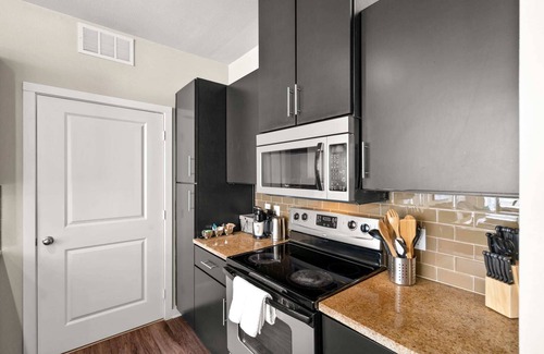 Northeast Dallas Apartment | Kasa | Family Friendly 2BD + Full Kitchen | Dallas