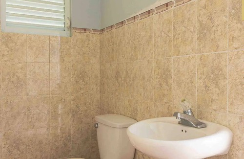 Camaceyes Bed & Breakfast | Kasa Loza - Solar-Powered Villa Near Airport & Top Beaches