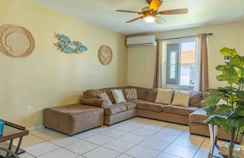 Camaceyes Bed & Breakfast | Kasa Loza - Solar-Powered Villa Near Airport & Top Beaches