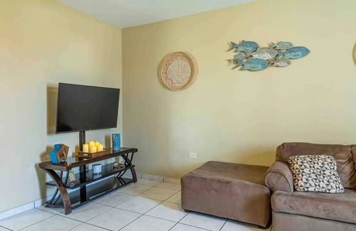 Camaceyes Bed & Breakfast | Kasa Loza - Solar-Powered Villa Near Airport & Top Beaches