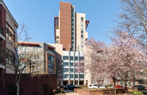 Del Ray Apartment | Kasa Modern Studio Gym Access Alexandria