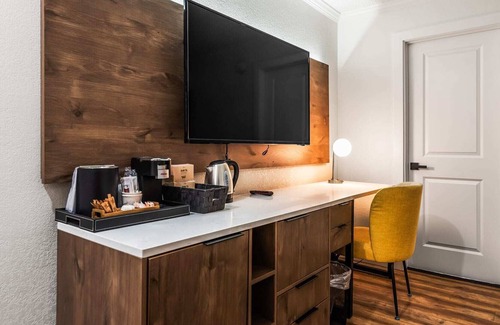 Beresford Park House | Kasa The Catrina | Enjoy Local Eateries & Breweries in San Mateo
