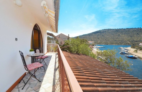 Podglavica Apartment | KATE & ANTE with 3 bedrooms, beachfront