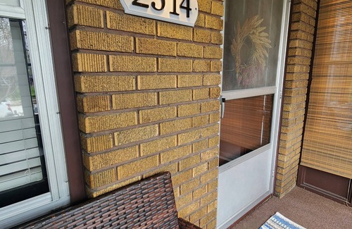 Terre Haute House | Katherine's Cozy Bungalow! No Check-out List! THREE bedroom with QUEEN beds!