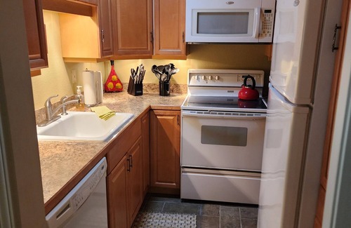 Knoxville Cottage | Kathi's Cottage by Downtown Knoxville, Sevierville, Pigeon Forge, Gatlinburg