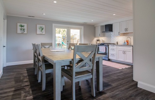 Newport East House | “Kathleen” Renovated 4 bed 2 bath Newport house