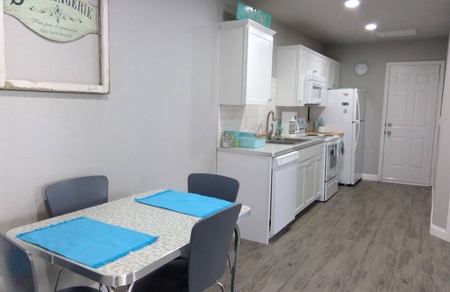 Turner Park Cottage | Katie's Kottage #2: 1938 Renovated Midtown Gingerbread Charmer