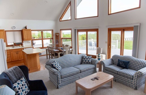 Geneva House | Katie’s Cottage Lakefront Stay w/Hot Tub & Kayaks
