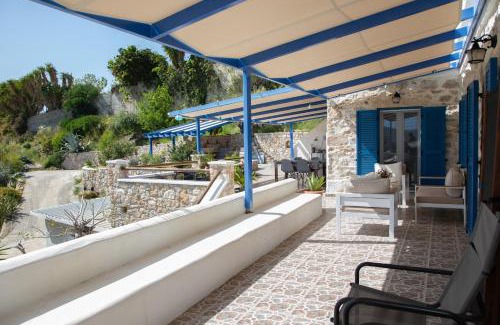 Decentralized Administration of the Aegean House | Katoikia Maggie, guest house with patio and pool