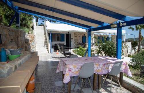 Decentralized Administration of the Aegean House | Katoikia Maggie, guest house with patio and pool