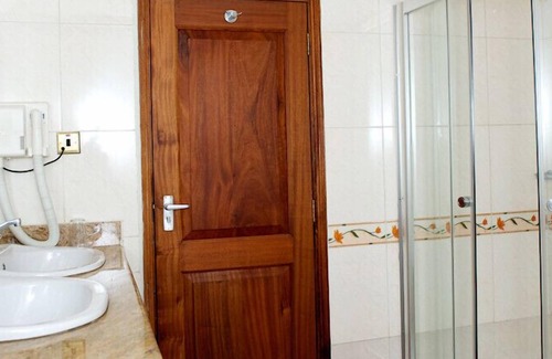 Entebbe Hotel | Katomi Kingdom Resort