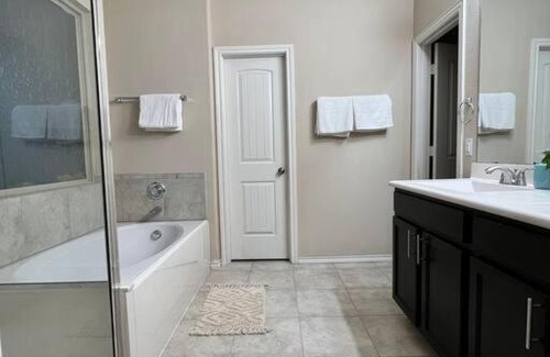 Barker House | Katy home 5 bedrooms 6 beds 3 and half bath