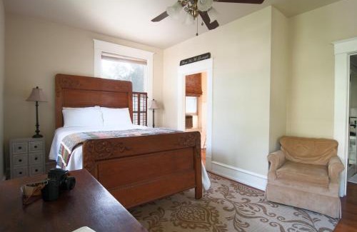 Smithville Bed & Breakfast | Katy House Bed and Breakfast