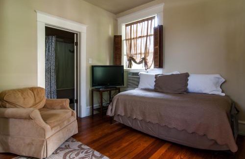 Smithville Bed & Breakfast | Katy House Bed and Breakfast
