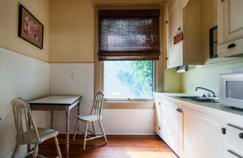 Smithville Bed & Breakfast | Katy House Bed and Breakfast