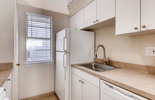 Oak Lawn Apartment | Katy Trail Cosy and Elegant